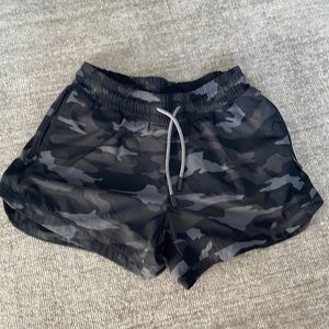 Athleta Girls camo shorts size 14 (XL)